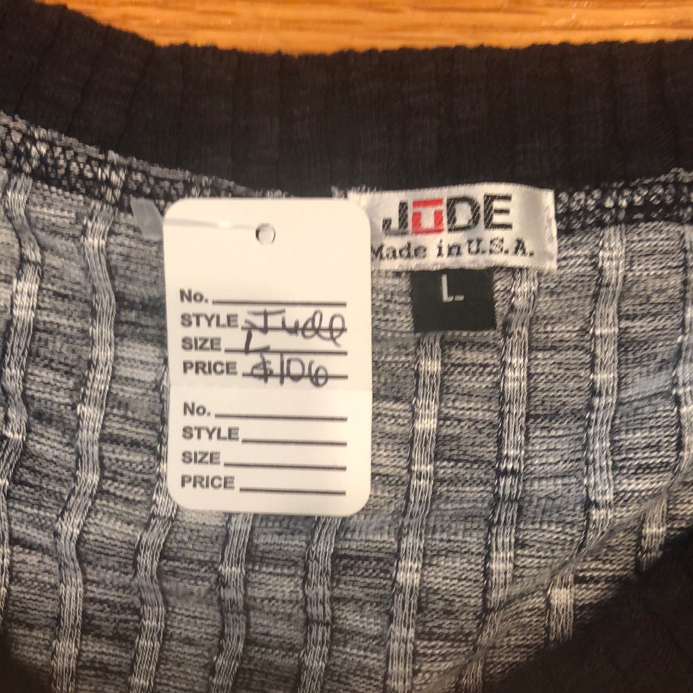 NWT BOUTIQUE DESIGNER JUDE SWEATER W/Net hem - Picture 8 of 8